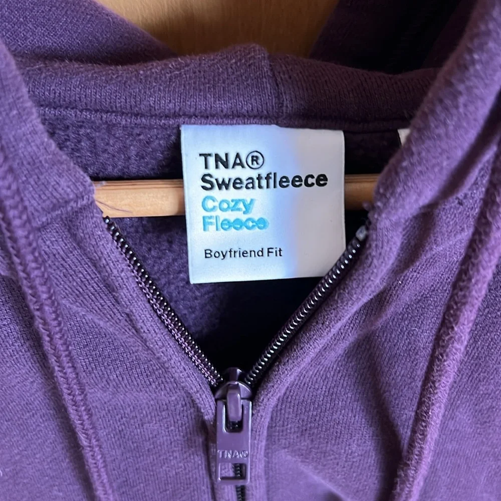 Aritzia TNA Sweatfleece Cozy Fleece Cropped Boyfriend Small EUC - Picture 2 of 3